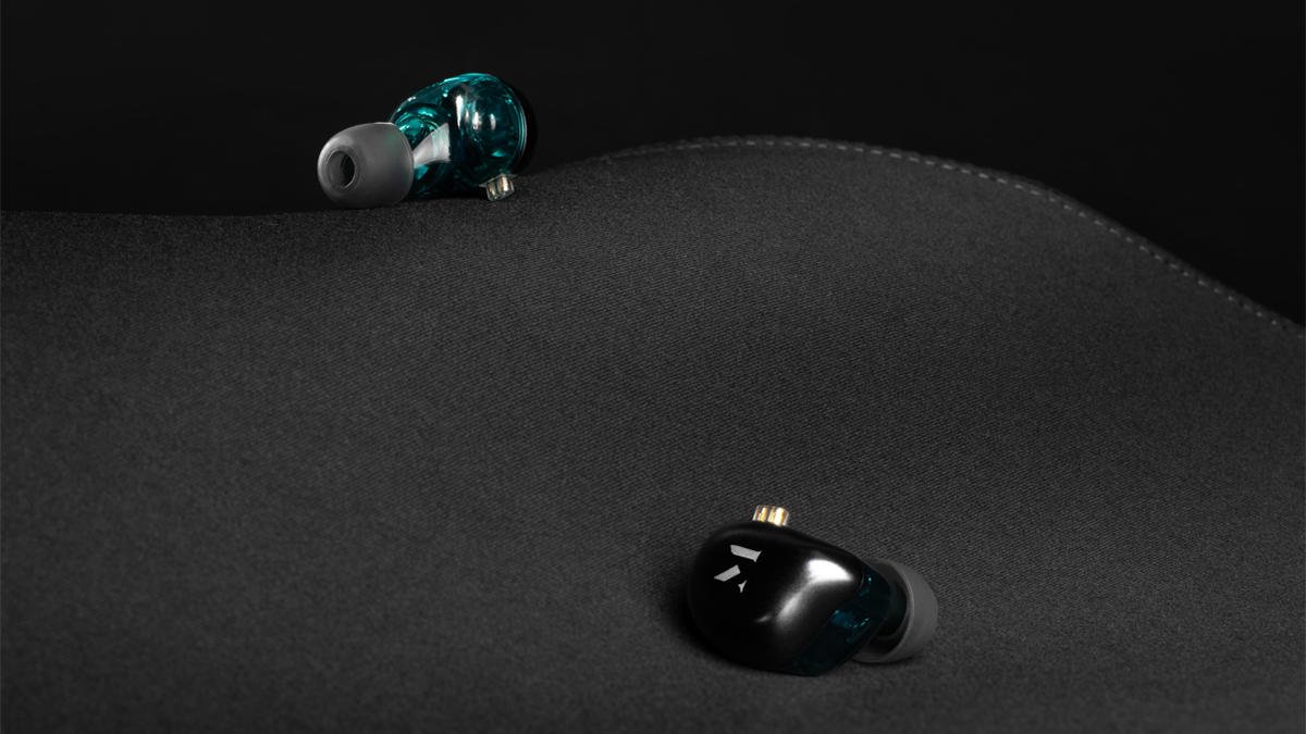 iem100-1728896164062.jpg